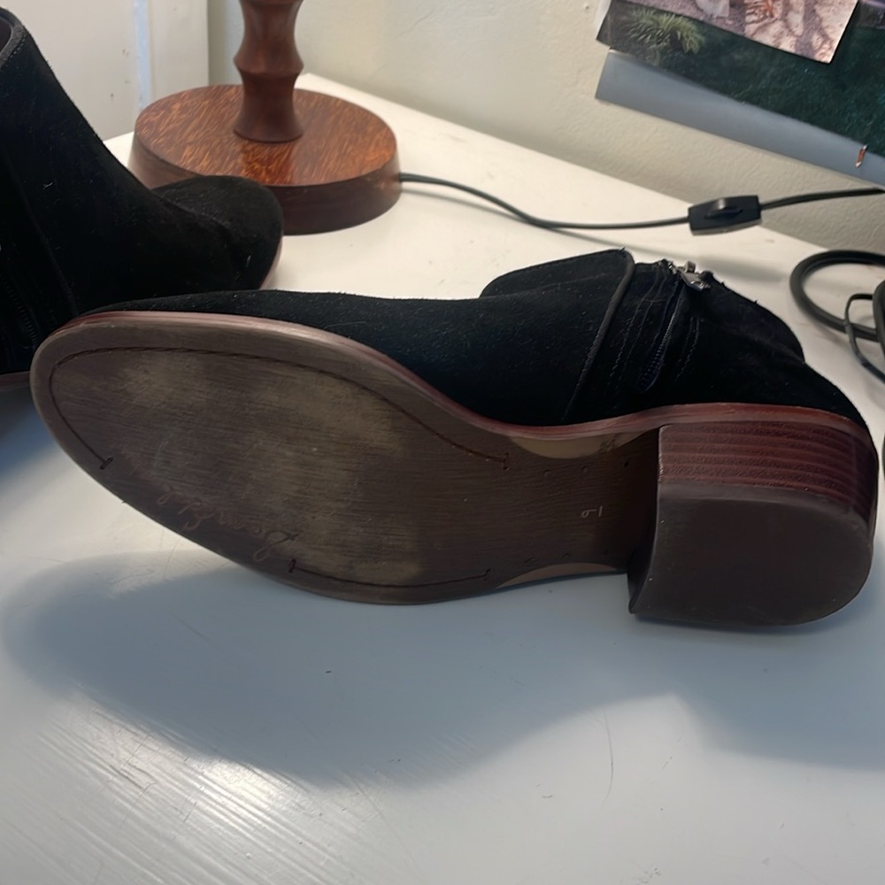 Sam Edelman black suede booties, Size 9 women’s - Picture 3 of 3
